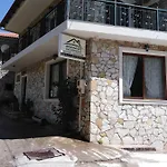 Archontiko Kertezis 3*
