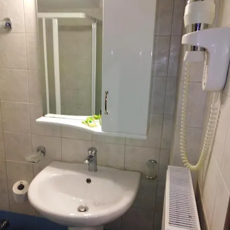 Pensión Archontiko Kertezis