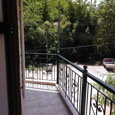 Archontiko Kertezis 게스트하우스 Kértezi