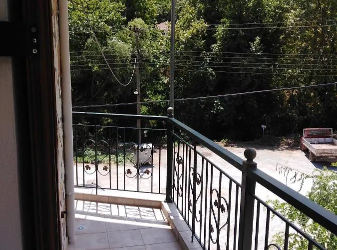 Archontiko Kertezis Pensjonat Kértezi